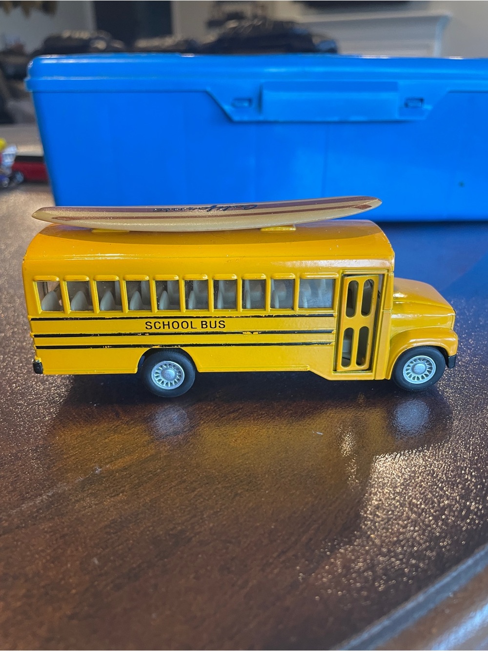 Kinsfun Yellow School Bus die-cast metal toy measures 5 inches and features pull
